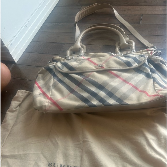 Authentic Burberry baby / diaper bag , includes dust bag and change pad - Picture 2 of 7